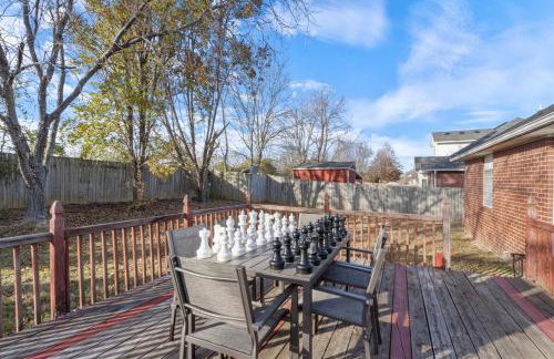 Spacious 6 bed Bentonville House, Sleeps 12, Smart TVs, Wi-Fi - Foto 25