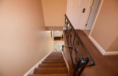 Tuscany 2900 - Classic Italian Style 3BR w Parking near Airport - Foto 26