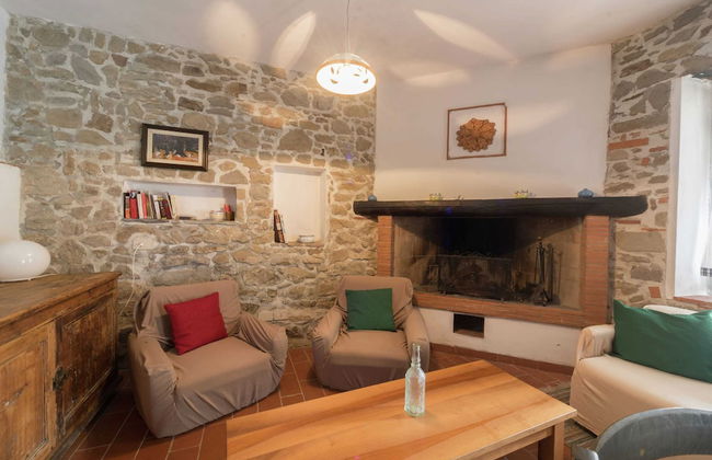 Rustic Chalet With Pool - Photo 17