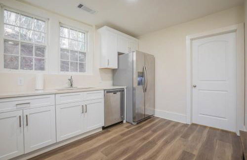 Classic City Apartment w Firepit - Photo 12