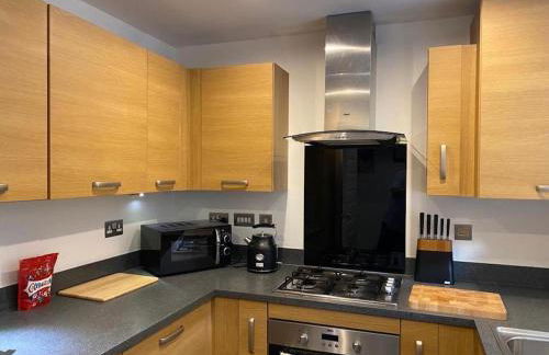 Homely, Cosy & Contemporary 4 BDR house with Garden & Parking 5 mins drive to Addenbrookes & Papworth hospitals & Bio Medical campus - Foto 17