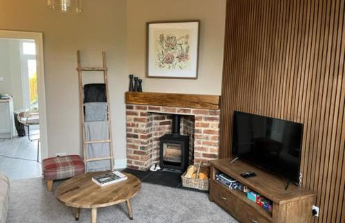 The Blue Cottage with luxurious Super King bed - Photo 7