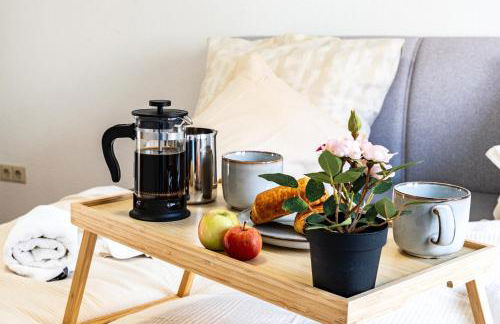 FeWocation Bremerhaven - Bright 1BR Apt with Balcony and Parking - Photo 1