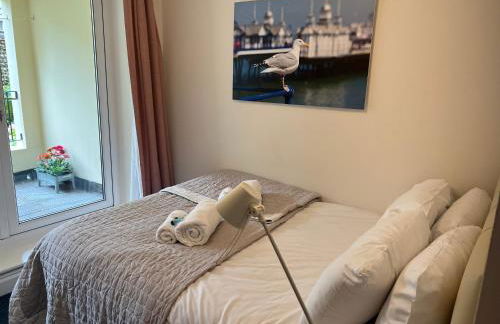 One Queens Gardens, Sea View Apartment, Eastbourne. - Foto 22