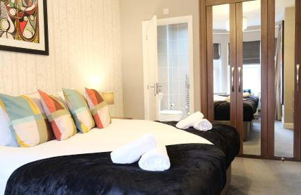 Spacious 4 Bedroom Home with Garden in Bedford - Foto 65