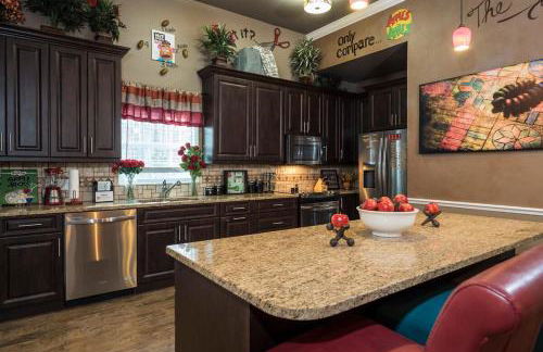 Lakefront Mansion on 10 Acres - Sleeps 15-45 - Foto 10