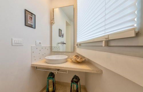 Luxury Seafront Villa with Rooftop Pool & Stunning Sea Views - Foto 47