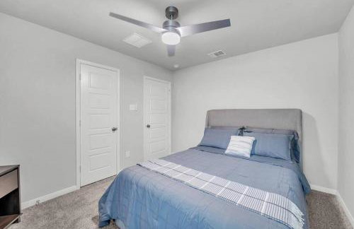 Luxury Retreat in Serene Surroundings, 4 Bedrooms Corporate House, Entire house with full amanities, Convenient location Near Medical Centers and Downtown - Foto 24