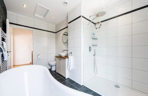 Cornwall Holiday Home with Hot Tub & Sea views - Foto 8