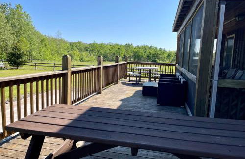 Spacious Salmon River Waterfront Lodge for 6 - Foto 43