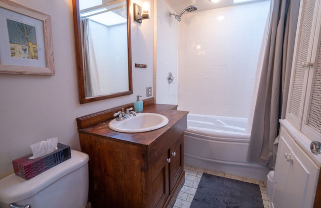 Stunning 2 Bedroom Apt! 3mins Walk From CDN Metro - Foto 34