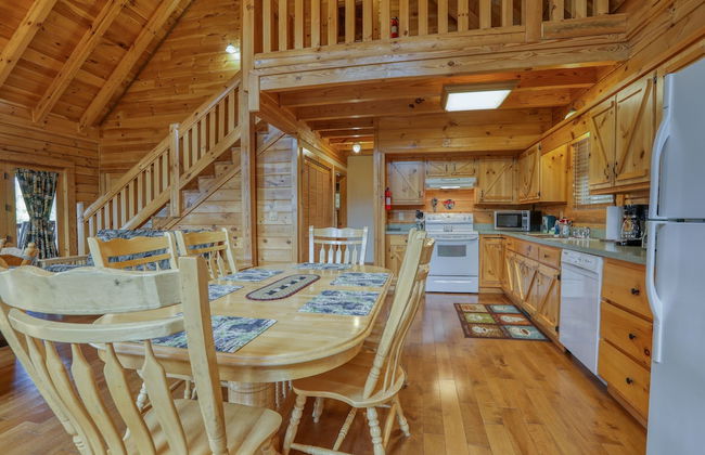 Mountain View - 2 Bedrooms, 2 Baths, Sleeps 6 Cabin by RedAwning - Foto 16