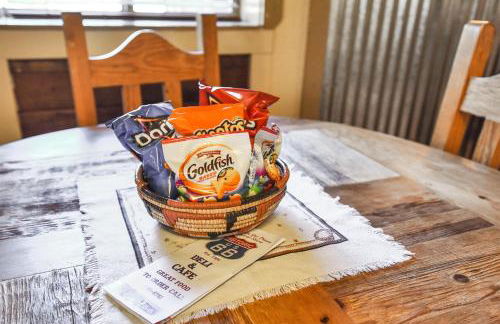 Rustic Adventure w Historic Log Cabin Forest Views 20 minutes from Flagstaff Now with Wi-Fi - Foto 11