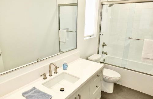 Beach Paradise - Stunning 3-Story in Long Beach - Foto 70