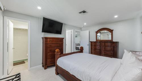 Riverside Retreat: Deck Bar, FirePit, Boat Parking - Foto 5