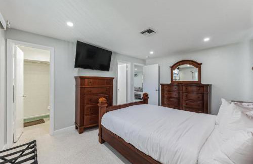 Riverside Retreat: Deck Bar, FirePit, Boat Parking - Foto 5