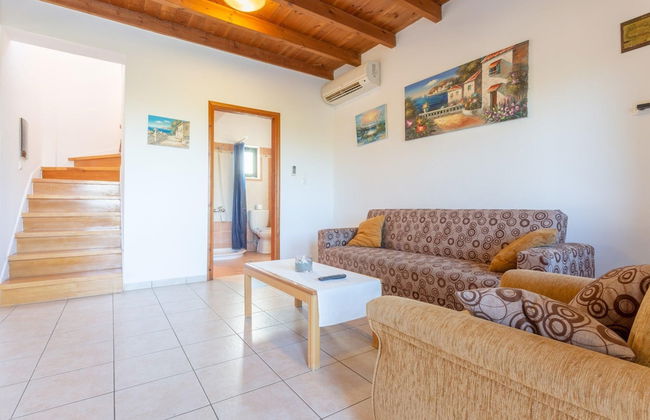 Andreas Beach Villa Large Private Pool Walk to Beach Sea Views A C Wifi Car Not Required - 1654 - Foto 38