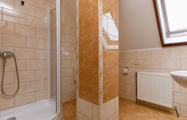 4 bedroom House in Balatonszárszó with private pool and garden - Photo 13