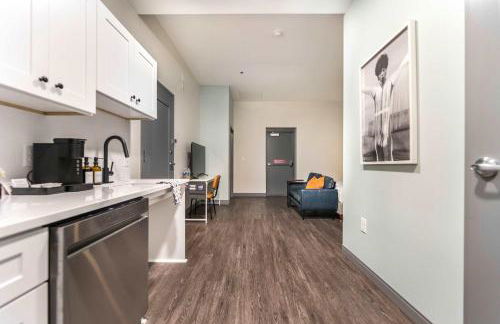 Dynamic Stay Connected Comfort Steps from Atrium - Foto 10