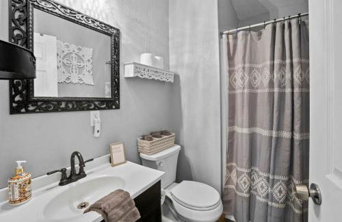 Mt Rainier Retreat with Spa Bathroom-Hot Tub-Fireplace - Foto 24