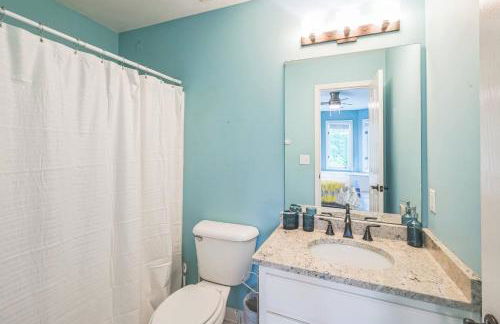 Elegant 5BR Retreat Pool & Yard - Foto 41