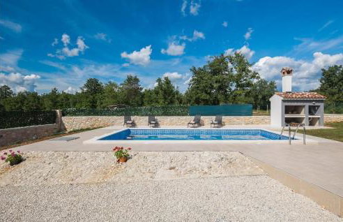 Awesome Home In Malisi With Kitchen - Photo 13