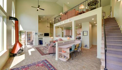 On McKenzie River! Home with Scenic Sunroom - Foto 5