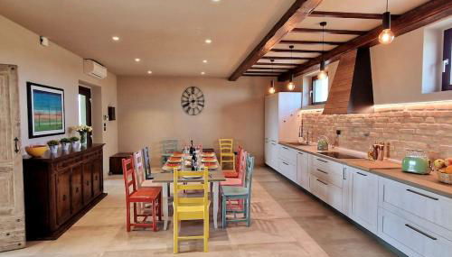 Characteristic restored farmhouse with 360 degree views - Foto 3