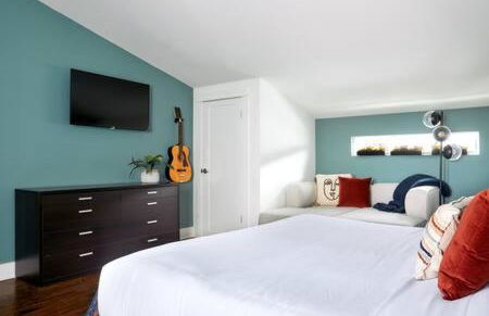 Hillsboro Village Rooftop Retreat with City Views, Sleep 12 with Gourmet Kitchen, Smart TVs & Garage, Walk to Vanderbilt, Pancake Pantry and Boutique Shopping, Minutes to Broadway, 12 South and The Parthenon, Perfect for Groups, 24Hr Hospitality - Foto 20