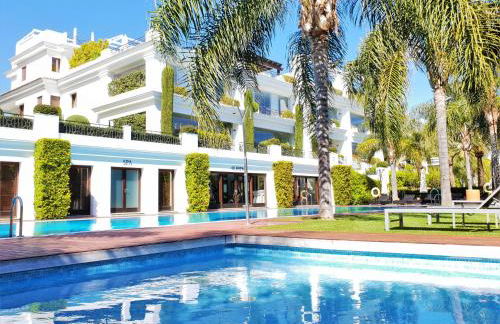 LUXURY APARTMENT FRONTAL TO THE SEA IN ESTEPONA DONCELLA BEACH - Photo 36