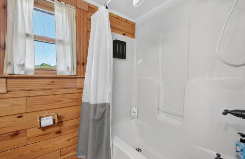 Mountain Escape on 6 acres w Hot Tub & Privacy - Foto 30