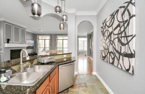 3BR 3Ba Upscale Luxury Home in The Heights - Foto 14