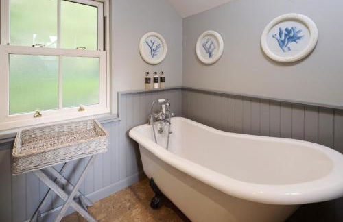 Middleton Farmhouse - Photo 11