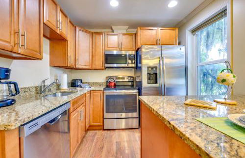 Heart of Historic District Pet-Friendly Home! - Photo 10