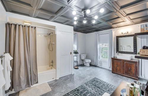 Pet and Family Friendly! Home with Fenced Yard and Deck - Foto 15