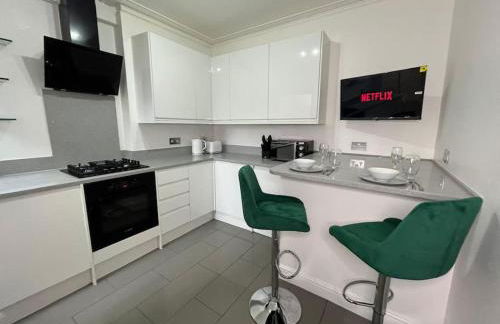 Beautiful 2 Bed Centrally Located Flat Close to 3 Stations - Foto 6