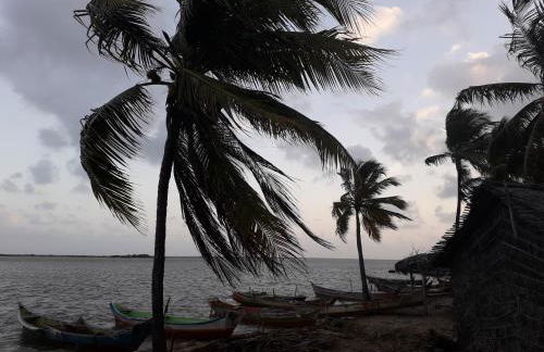 CHALE PERTO DA PRAIA COM DUAS SUITES E VARANDAO - Photo 34