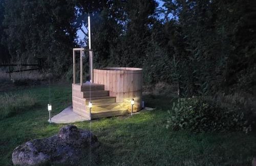 Cosy Off Grid Shepherds Hut with Wood Fired Hot Tub - Foto 9