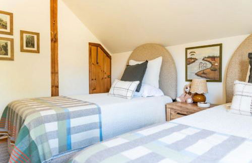 New! Designer 3BR Cabin Walk to Pond Mtn Views - Foto 39