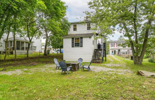 Walk to Town and River Charming Home in North East! - Foto 28