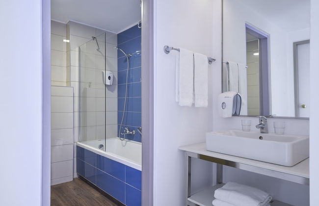 Epsilon Hotel Apartments - Photo 19