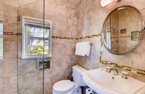 The Periwinkle House - Bask Poolside at this Sunlit West Palm Retreat - Foto 30