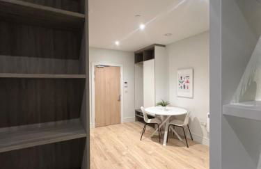 Voyager Haus Apartments, EV Charging Stations, London Heathrow Airport, LHR, Terminal 4, RE-Energise & GO - Foto 30