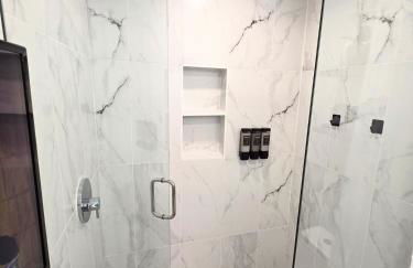 Luxe Suite - Comfort - King Bed and Free Parking - Foto 14