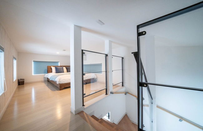 THE LUNA LOUNGE - Photo 12