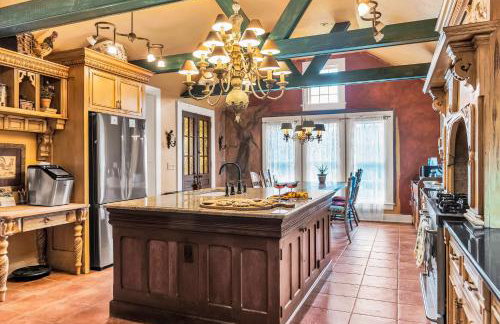 Hot Tub and Large Yard Elegant Deansboro Getaway - Foto 5