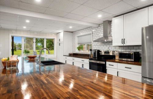 Whitewaters-Main plus Genoa on Oneida Lake - Sleeps 19 - Photo 37