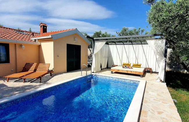 Hidden Gem Holiday Home With Pool in Kastel Stafilic - Foto 19