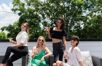 6 Bed with En Suite Baths, Host Up to 20, Rooftops, Parking, Gourmet Kitchens, Cozy Living Spaces, Skyline Views & Fire Table, Near Downtown, Distilleries & Marathon Village, High-Speed Wi-Fi, 24hr Hospitality - Foto 58