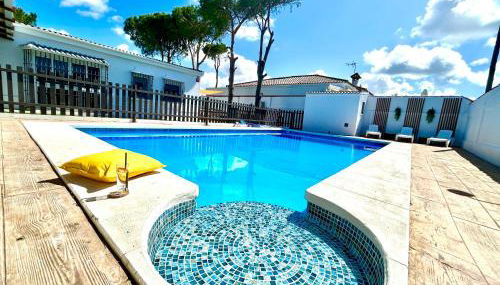 GATU Villa Serena piscina privada mayores de 25 años y familias - Foto 1